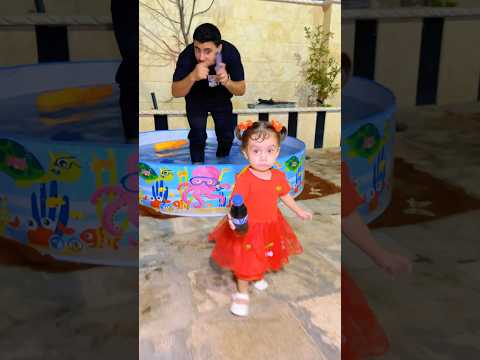 سوسو بدها تشرب كولا في المسبح