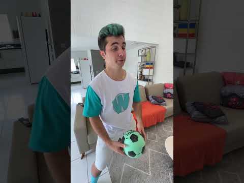 FUTEBOL DENTRO DE CASA