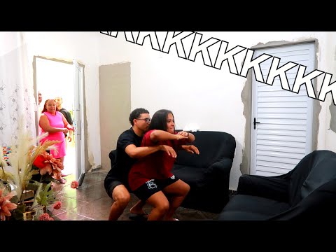 ELIEL ENSINADO MINHA IRMÃ FAZER AGACHAMENTO