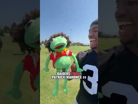 A Kermit puppet of Patrick Mahomes showed up at Raiders training camp 😅 (via RaidersAQ/X)