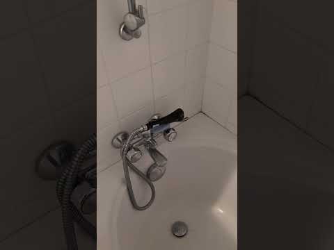 Eine Badewanne mit Sitz - (Hybrid aus Dusche und Badewanne)