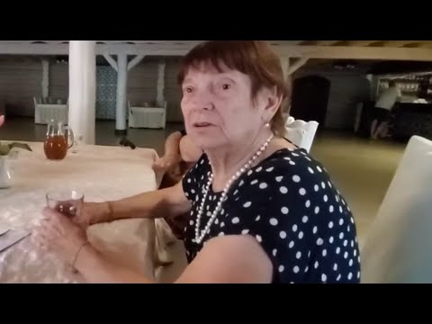 Мама в ресторане я в ужасе