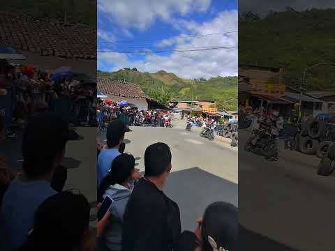 Carreras callejeras en Colombia #motovelocidadcolombia #viralshort #videoviral
