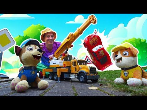 ¡Rescatando el camión! Juguetes de Rayo McQueen y Paw Patrol para niños