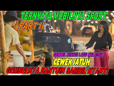 PART II Cewek Jatuh Gembelnya Bantuin Sambil Nyanyi , Ternyata Mobilnya Sport, Nyanyi Lagu Malaysia.