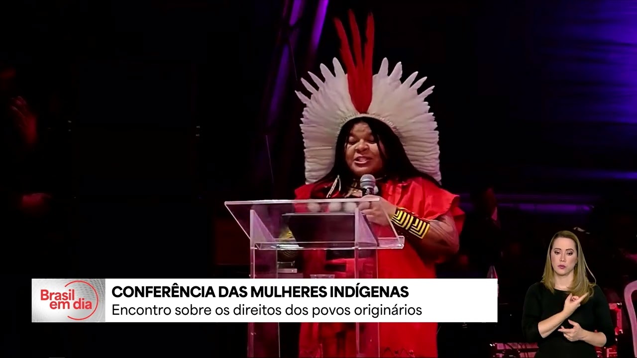 Sonia Guajajara abre a Conferência Nacional das Mulheres Indígenas