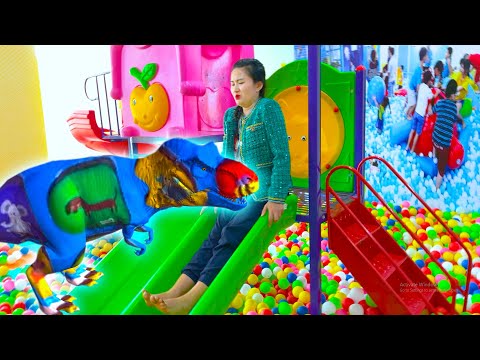 Changcady đưa khủng long bạo chúa đi khu vui chơi, chơi cầu trượt , nhảy nhà bóng