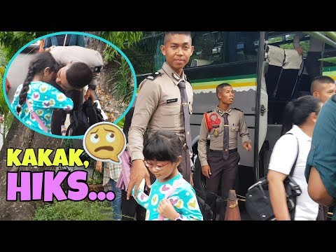 Hanum Ikhlas Melepas Kakak Sekolah Polisi ❤ Shafeea Hanum Sayang Kakak