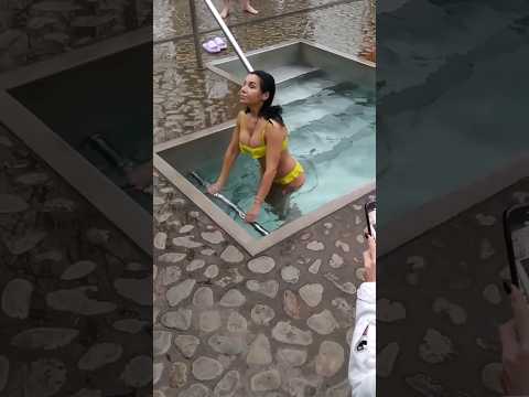 GIRLS BATHE IN ICE WATER/EPIPHANY BATHING/WOW/ICE BATHING/#113/ КРЕЩЕНСКИЕ КУПАНИЯ /Winter Swim