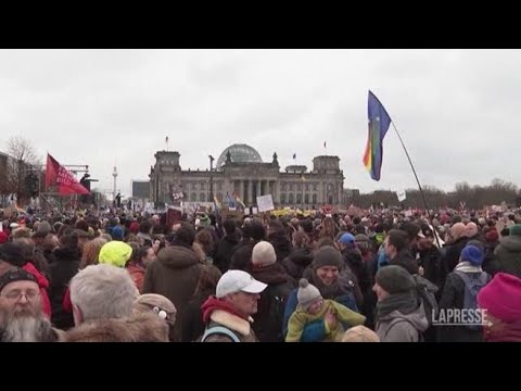 Germania, in 150 mila a Berlino contro l'estrema destra