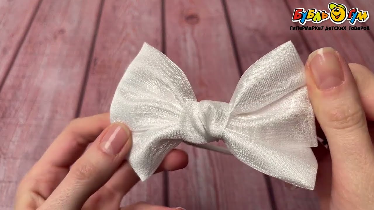 Резинка-бантик Lilly & Mia шелковый с пайетками - видео Резинка-бантик Lilly & Mia шелковый с пайетками - видео