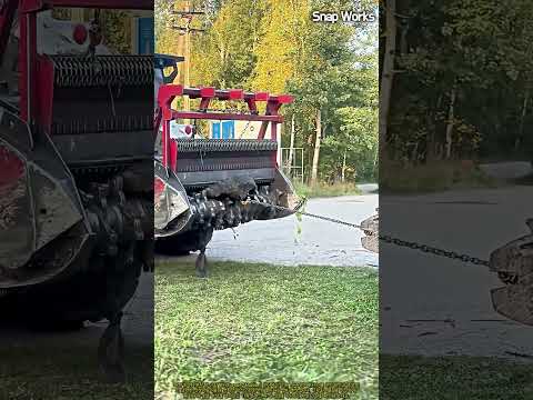 임업용 멀처 드럼에 걸린 폐타이어 견인 제거 작업 #worker #process #mulcher #forestry #mechanic