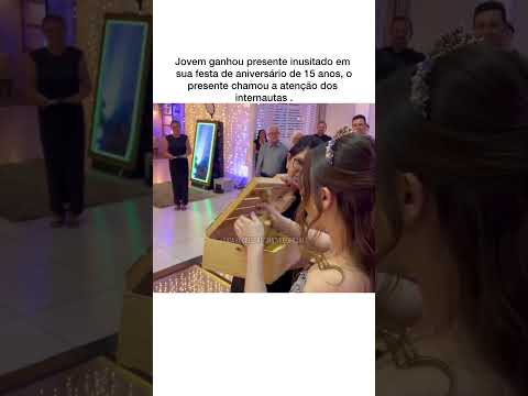 Jovem ganhou presente inusitado em sua festa de aniversário de 15 anos, e viraliza na web.
