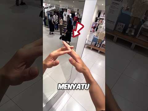 Dia mencoba menipu pantulan cermin #shortvideo