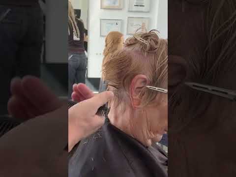 Short women layers haircut #haircut #hair #hairstyle #beauty #video #short #video #ahorts