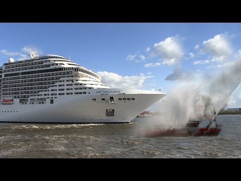 Cruise ship MSC Splendida playing We Will Rock You / Seven Nation Army on its horn