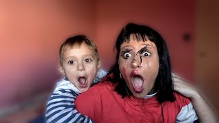 MI HIJO ME MAQUILLA