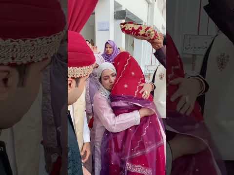Emotional rukhsati Moments. .pakistani wedding rukhsati beautiful couple #wedding #studiobhatti  #
