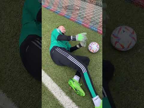 Wenn der Stürmer 2. Keeper ist. #shorts #torwart #fußball #deutsch #comedy #keeper