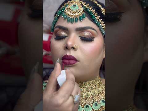 डार्क लिपस्टिक को लाईट अब कैसे करूँ 😰 (poojamakeovers) #poojamakeover #makeupartist #bridalmakeup