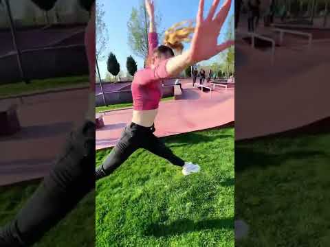 Rate of the trick from 1 to 10 ! 😱#shorts #split