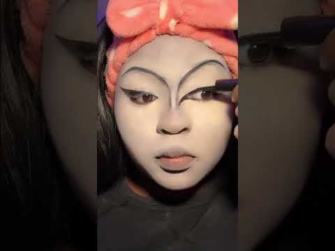 i look terrifying🫢 #makeup#emo #tradgoth #goth #emomakeup #viral #trend #viralvideo #gothmakeup