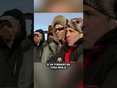 ¿Puede un vehículo blindado soportar el poder de un motor de avión? #shorts
