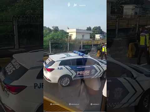 Mobil Terbalik di Tol Jati Bening KM 05, Lalu Lintas Mengalami Kepadatan