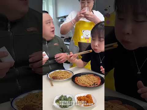 蠢老公吃飯換來換去的，看我碗裡有雞腿悄悄的換走，誰料裡面只剩骨頭沒肉氣哭了