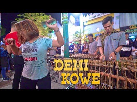DEMI KOWE Pendhoza - Musik Asik DiJogetin - ANGKLUNG CAREHAL JOGJA Performance (Angklung Malioboro)