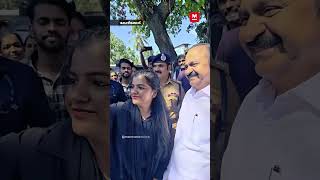 വഴിയിൽ കാത്തുനിന്ന പി.എസ്.സി ഉദ്യോഗാ൪ത്ഥികളുടെ നിവേദനം നേരിട്ട് വാങ്ങി മുഖ്യമന്ത്രി വിഡി സതീശൻ