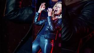 Sexy:  Helene Fischer in Leder zu "Ich will alles oder gar nichts, will 100 Prozent" .. Große Klasse
