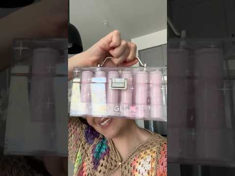 Mi favorito es el 107 Pinky Wink, súper hidratante y que no es pegajoso! #sheglamoilbalm