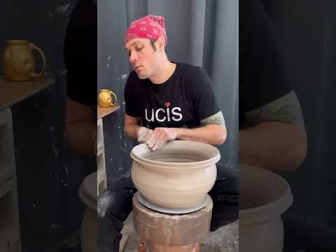 My daily pottery meditation, day 216 in a row. My mug: cosmicmugs.com/goldmoon