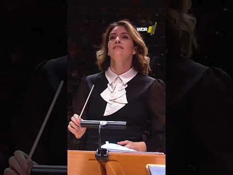 Alondra de la Parra conducts Prokofiev's 1st symphony ✨🎶 #classicalmusic #shorts
