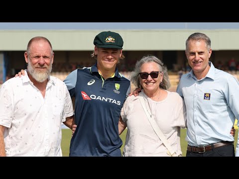 Connolly receives Baggy Green No.471 from Katich | Sri Lanka v Australia 2025