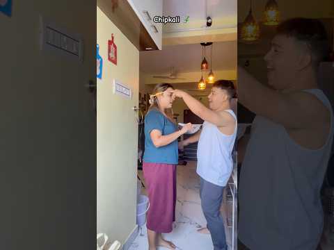 Chipkali 🦎 kan pe 🤣😂 Husband Wife Comedy Video #shorts #viralshort #comedy #funny #viral #video
