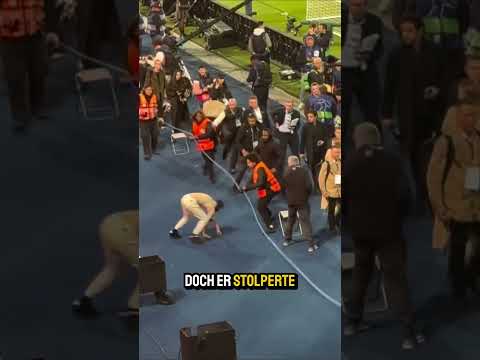Bei PSG auf's Spielfeld rennen 😂 #shorts