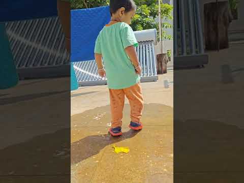 sare balloons फोड़ दिया 😂😜👽#viral #shortvideos #trending #fun #baby #comedy #balloon