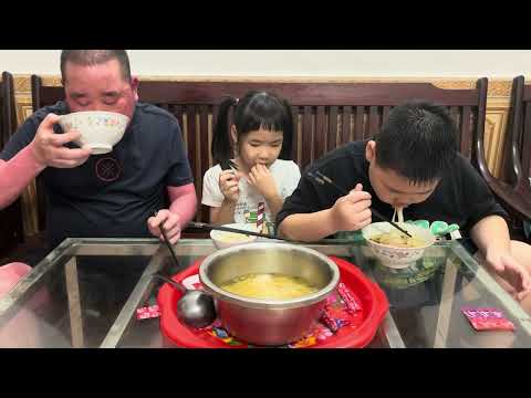 Thử thách ăn các loại phở ăn liền