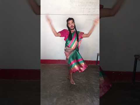 middle lo step marichipoya frds sry 🙏 marichipovadam tho patu navvu😄 kuda vachindi 🤭🤭