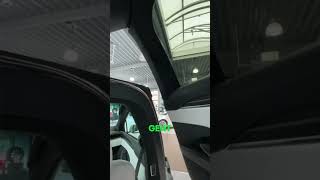 Futuristische Flügeltüren: Tesla Model X Plaid sprengt Vorstellungskraft! ⚡ #Shorts #modelx #tesla
