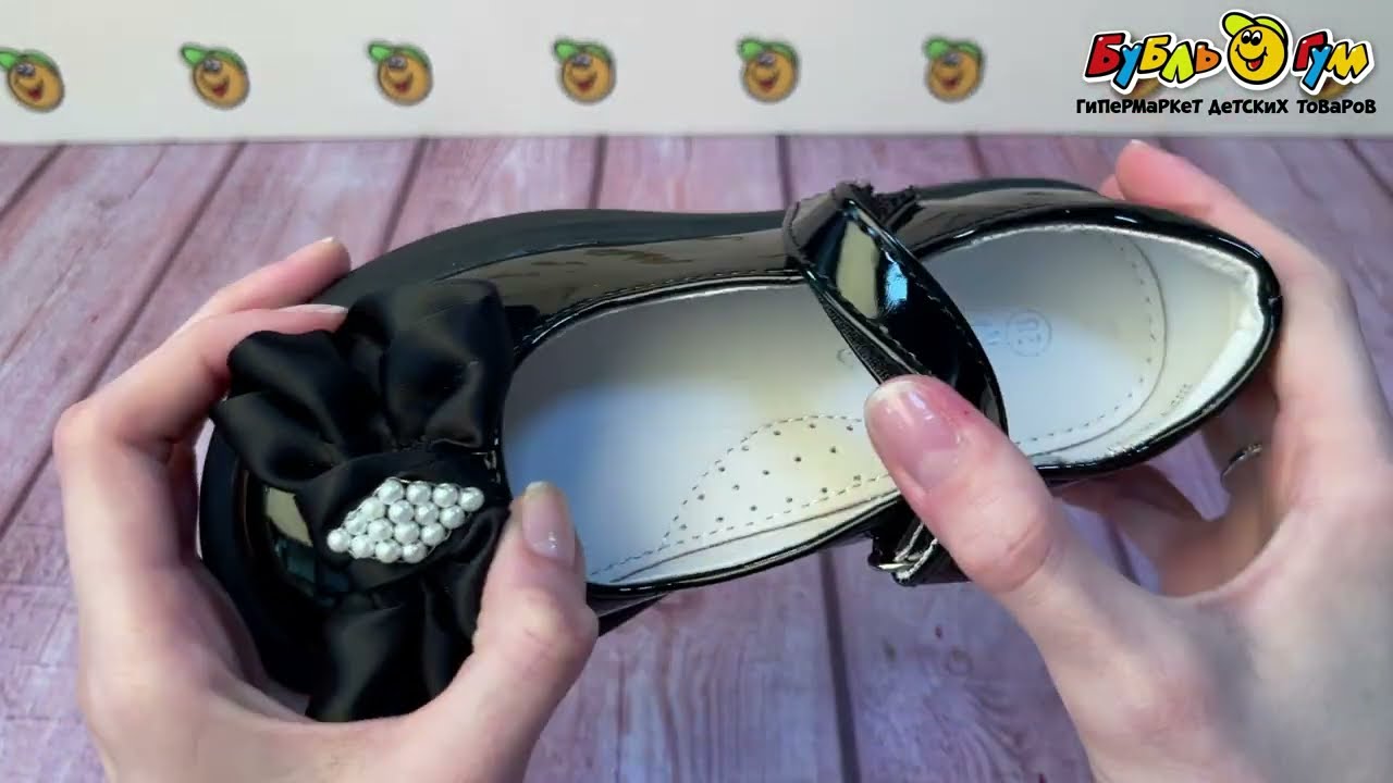 Туфли Barbaris школьные с декоративными бантами и бусинами лаковые черные - видео Туфли Barbaris школьные с декоративными бантами и бусинами лаковые черные - видео