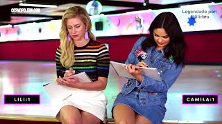 Lili Reinhart e Camila Mendes brincam do jogo "recém casados". [LEGENDADO]