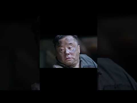 看上去平平無奇的老太竟是功夫高手，瞬間反殺敵人！#shorts