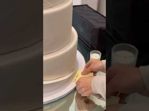 Did you know this wedding cake SECRET?