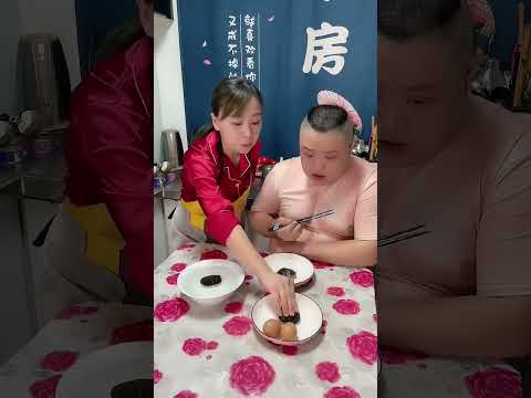 不干活还要吃硬菜，这菜够硬了吧，还很鲜呢！😂#大笑人间 #搞笑 #搞笑视频