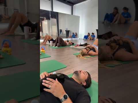 Aula de YOGA com filhotes #brasileirosnoseua #eua #vidanoseua #yogacomfilhotes