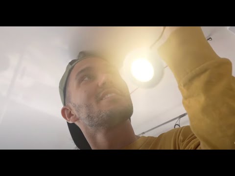 Changing a 💡 lightbulb on a BOAT...Is it hard?