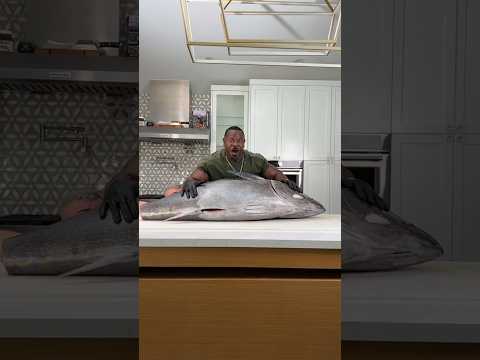 Tuna Cutting: A Risky Job #shorts